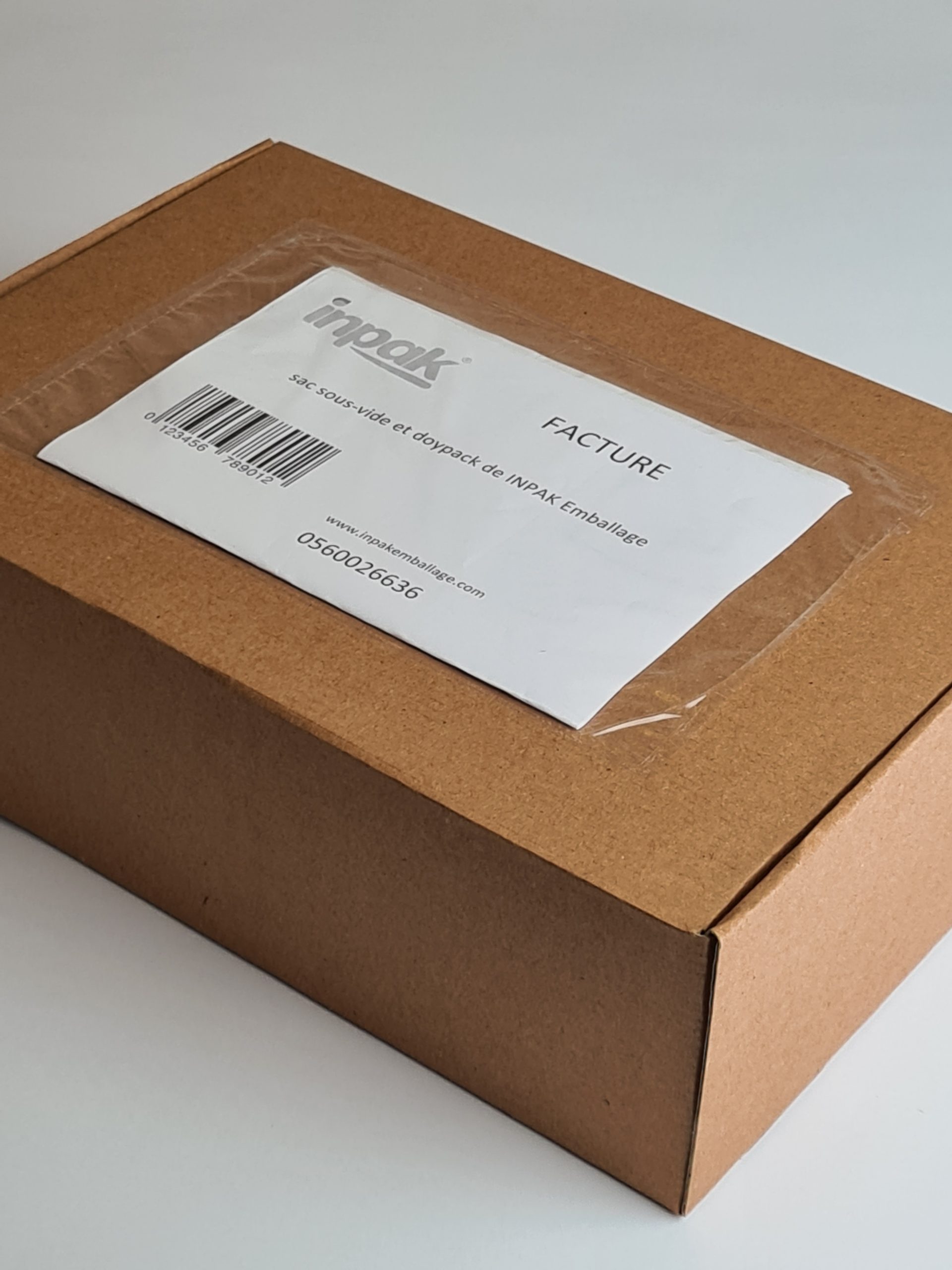 Pochette porte document adhésive : porte document écologique et résistant -  CGE emballages