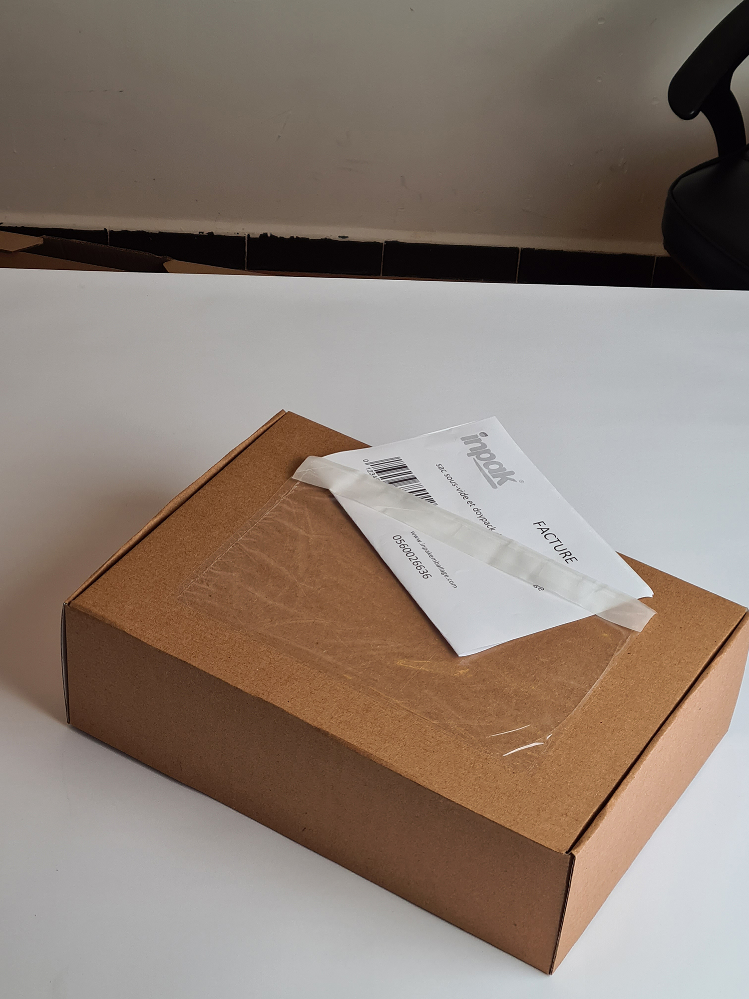 Pochette porte-documents adhésive transparente - inpak emballage